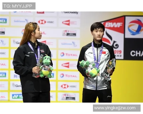 成都羽毛球队中路突破战术解析与实战应用探讨 成都羽毛球队中路突破战术解析与实战应用探讨