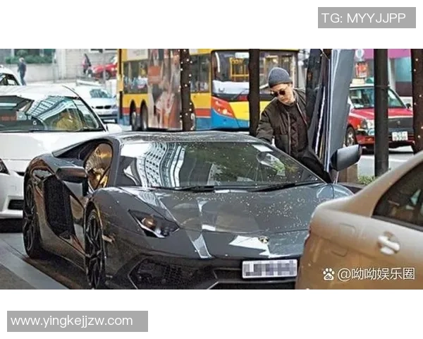 足球明星在繁华街头的隐秘生活与逛街挑战揭秘